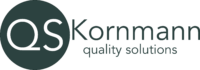 QS Kornmann Logo Dark